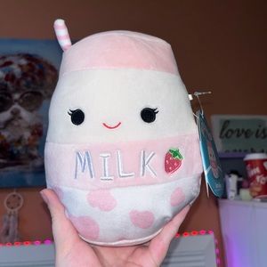 Squishmallow Amelie Strawberry Milk